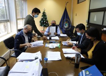 Gobernador Rodrigo Mundaca firma convenios del 6% FNDR que beneficiarán a 441 proyectos de organizaciones de la región