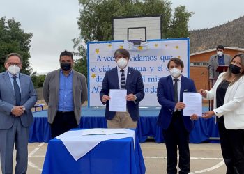 En plena sequía: Escuela La Viña firmó convenio con empresa que genera agua desde el aire mediante energías renovables