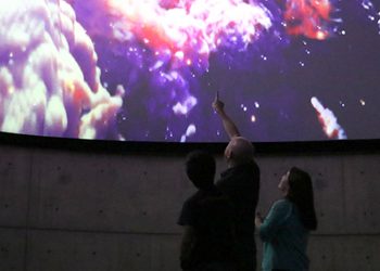 MIM llega La Ligua con muestra sobre el universo y experiencia de realidad virtual