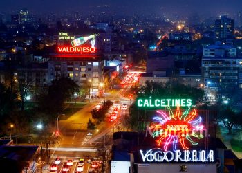 Aumentarán exigencias para letreros luminosos públicos