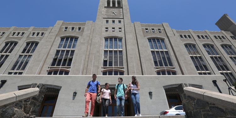 Horarios vespertinos y con gratuidad para que técnicos puedan obtener ingenierías en 3 años sin dejar de trabajar