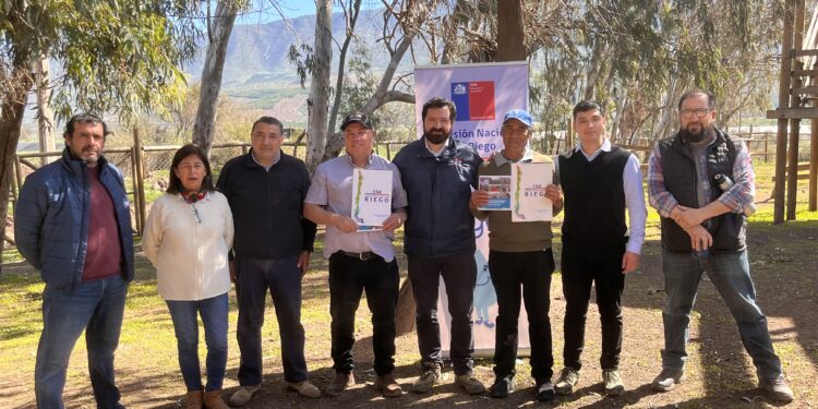 Secretario Ejecutivo de la CNR entrega bonificaciones de riego en beneficio de la pequeña agricultura de Cabildo