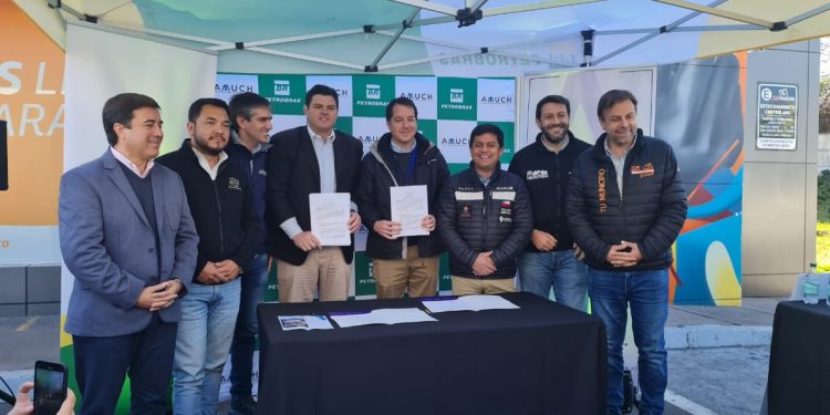 AMUCH FIRMA CONVENIO CON PETROBRAS PARA ENTREGAR  DESCUENTOS EN COMBUSTIBLES Y PARAFINA