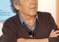 Hernán Rivera Letelier recibe el Premio Nacional de Literatura 2022.