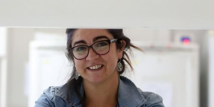 Investigadora chilena busca detener la metástasis del cáncer de mama.