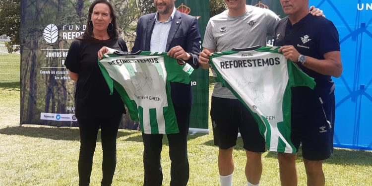 EL CLUB ESPAÑOL REAL BETIS FIRMA UNA IMPORTANTE ALIANZA JUNTO A FUNDACION REFORESTEMOS.