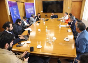 Gobierno Regional y pequeña minería acuerdan trabajo para recuperar capacidad de compra del sector.