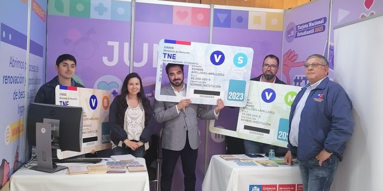 Junaeb llama a estudiantes que ingresan este año a la educación superior a tomarse la foto para su nueva TNE.