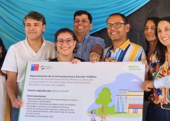 Autoridades dan el vamos al inicio de las obras en Escuela Ester Silva Somarriva de Bartolillo en la comuna de Cabildo.