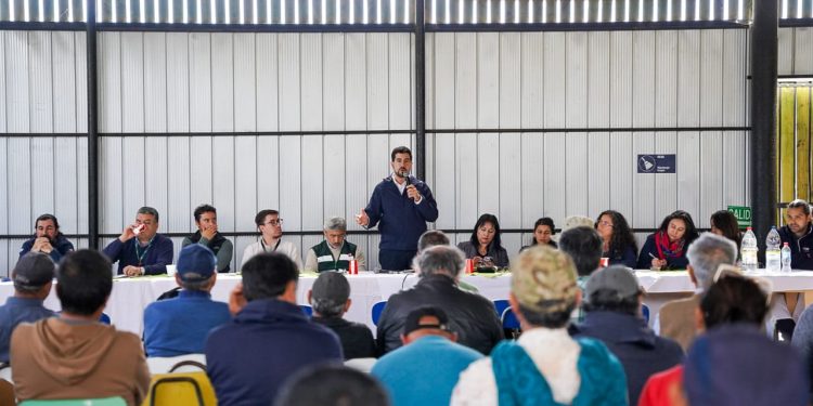 INDAP anuncia apoyos para los floricultores de Longotoma afectados por mega sequía.