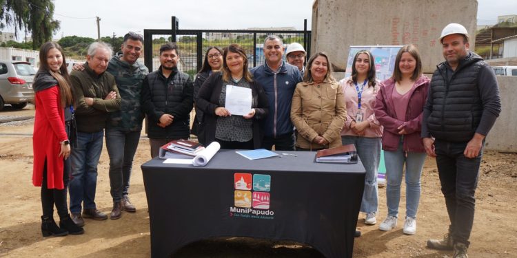 MUNICIPALIDAD DE PAPUDO HACE ENTREGA DE TERRENO A EMPRESA QUE CONSTRUIRÁ EL PRIMER PUNTO LIMPIO DE LA COMUNA.
