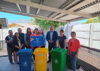 Agrupación “PMI Trencito Santa Julia” de Petorca habilitó puntos limpios para fomentar el reciclaje gracias a Fondo Concursable de Esval.